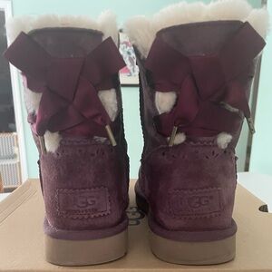 Ugg Women’s Plum (Port) Boots with Dixi Flora Perforation Detail size 9